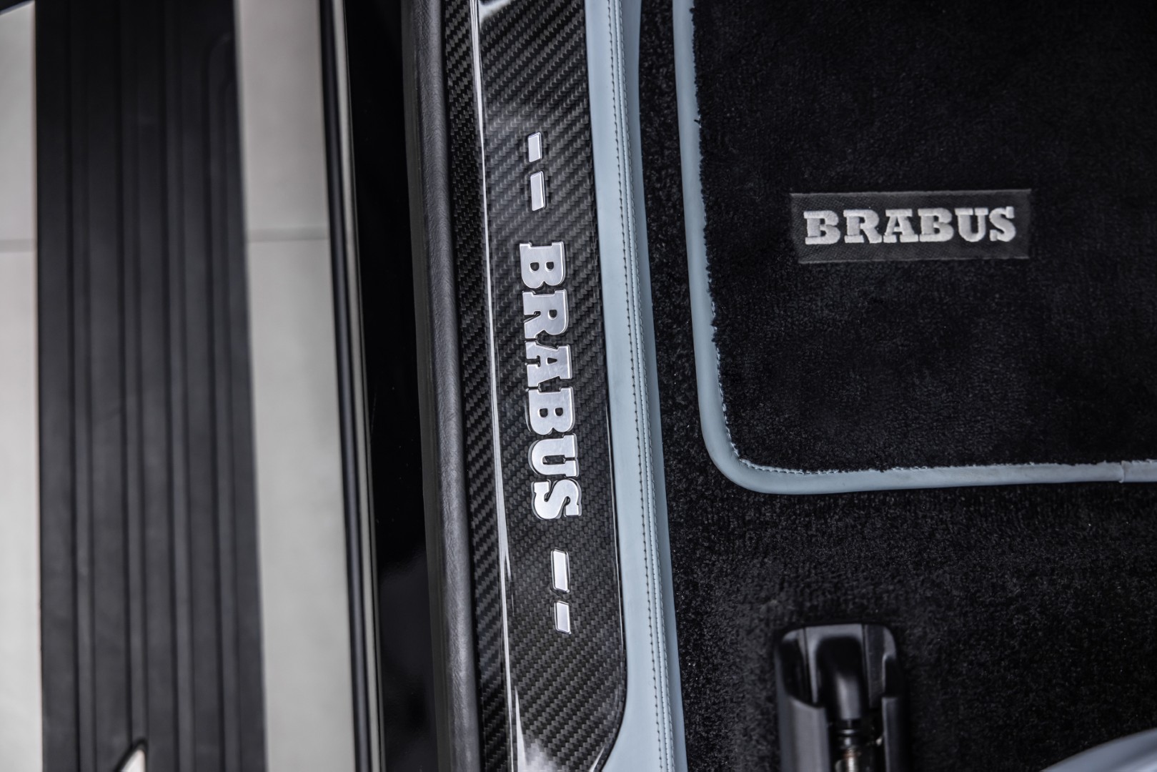 2023 RANGE ROVER P530 AUTOBIOGRAPHY BRABUS CARBON BODY KIT
